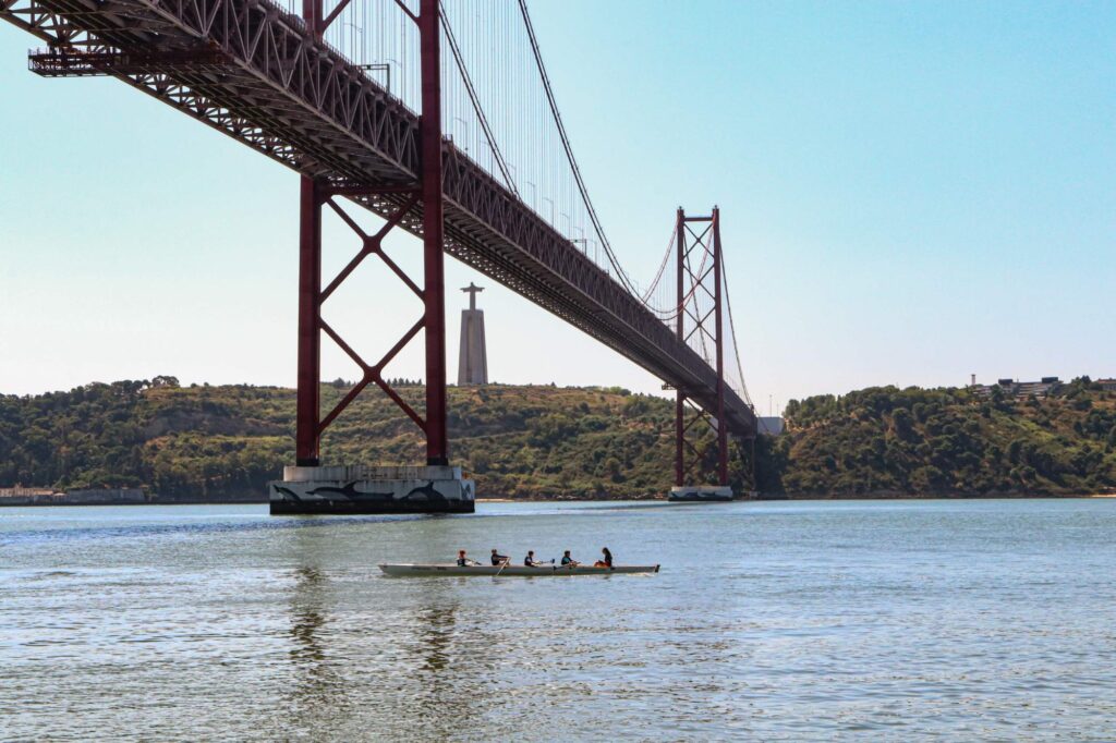 Students rowing on the River Tagus
